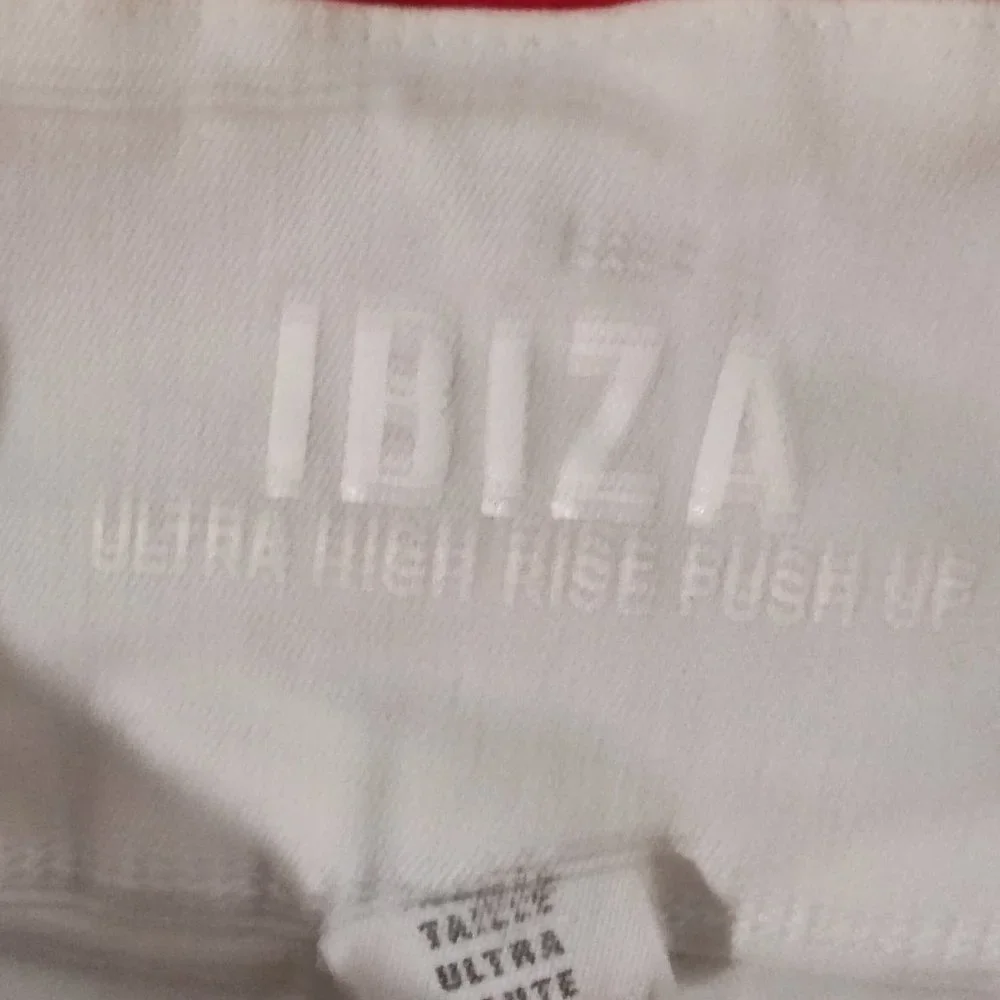 Ibiza white ultra high rise push up, ripped, stretchy women's size 5 - Picture 7 of 9